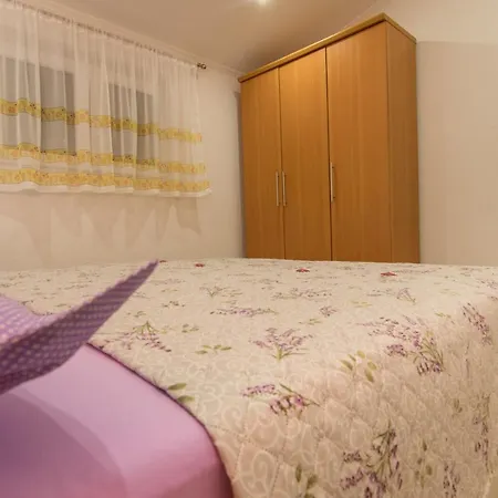 Laguna Apartment *