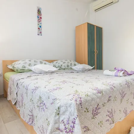 Laguna Apartment *