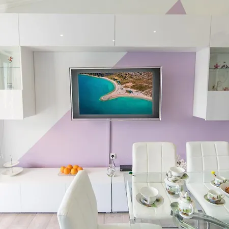 Laguna Apartment *